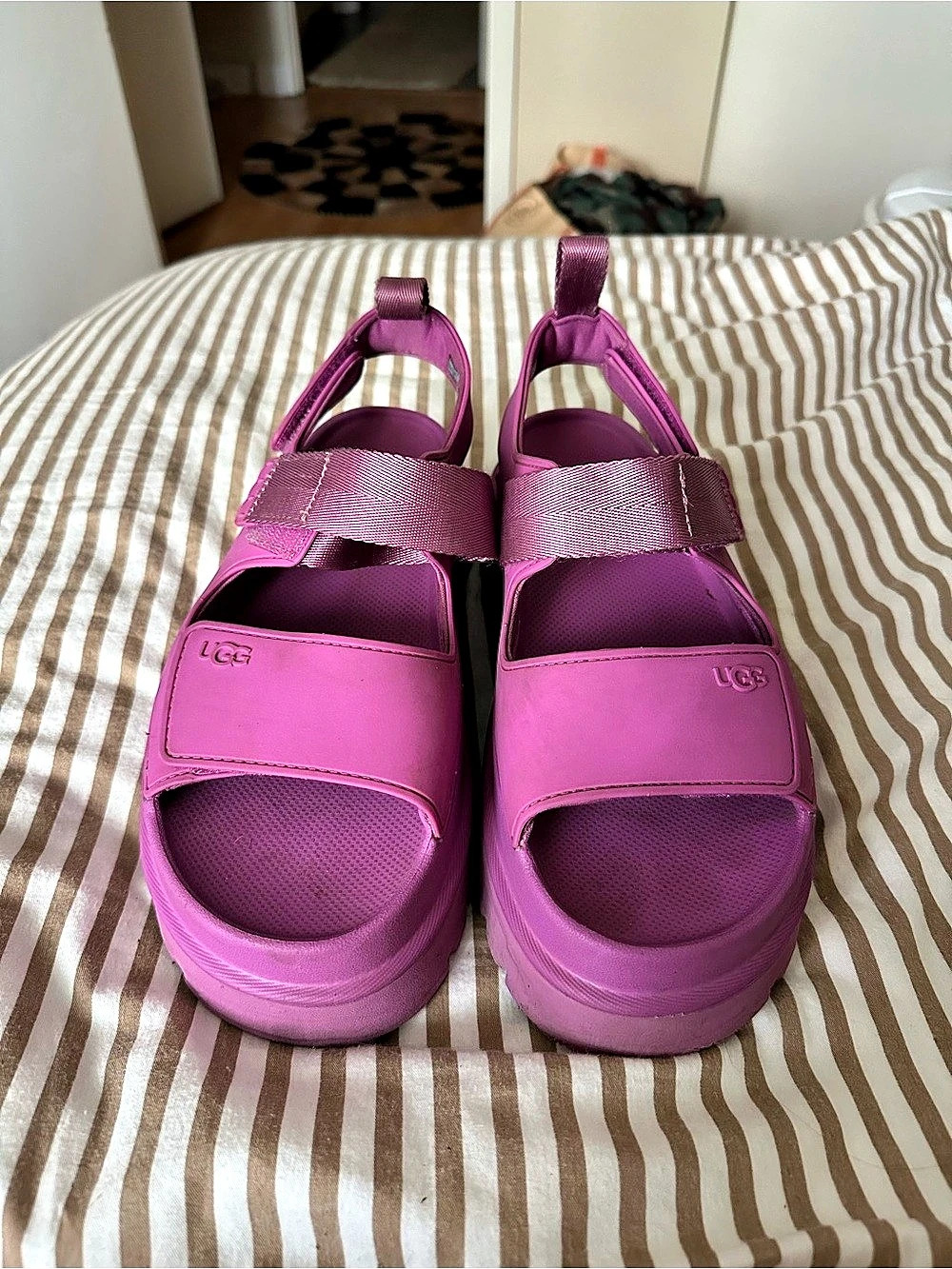 UGG Goldenstar Hi Platform Sandals in Pink US 10